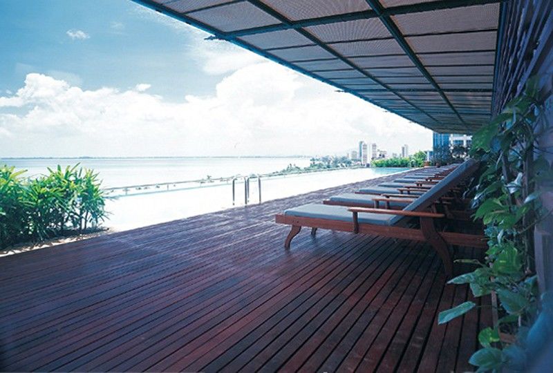 Hotel The Millen Penang, Autograph Collection George Town Exteriér fotografie The pool deck at the 1018